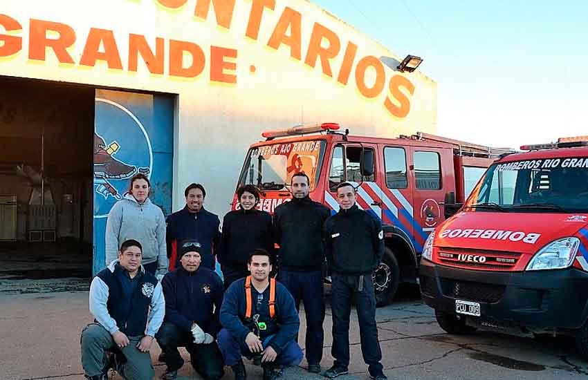 Bomberos abren sus puertas a la comunidad en su dia
