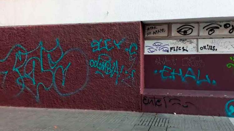 Pintan fachada de la 11° Compañía de Bomberos de Valparaíso