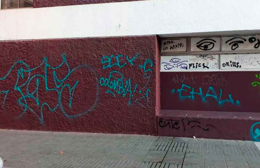 Pintan fachada de la 11° Compañía de Bomberos de Valparaíso