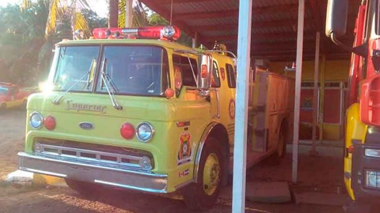 Donan vehículo al Cuerpo de Bomberos de Roatán