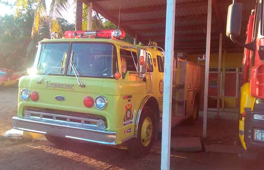 Donan vehículo al Cuerpo de Bomberos de Roatán