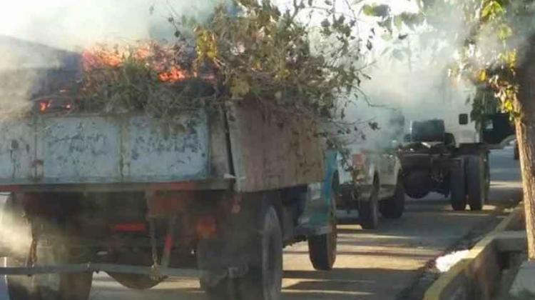 Les llevaron el incendio a las puertas del cuartel de Bomberos