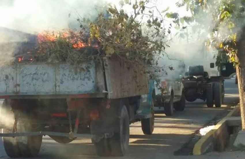 Les llevaron el incendio a las puertas del cuartel de Bomberos