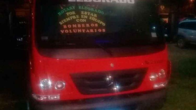Rotary Club entregó un autobomba a Bomberos Voluntarios Rotary Club entregó un autobomba a Bomberos Voluntarios
