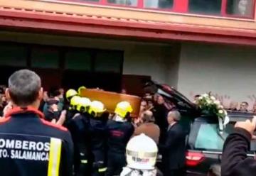 Bomberos de toda España han despedido a bombero fallecido
