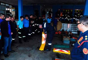 Bomberos de la región realizan curso sobre rescate en vehículos