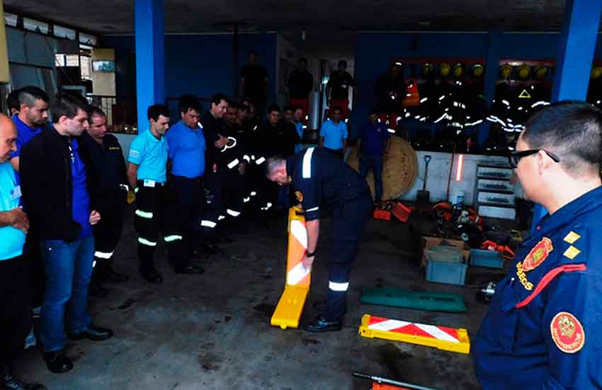 Bomberos de la región realizan curso sobre rescate en vehículos