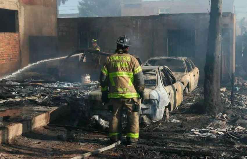 Protestan bomberos por falta de equipo para emergencias