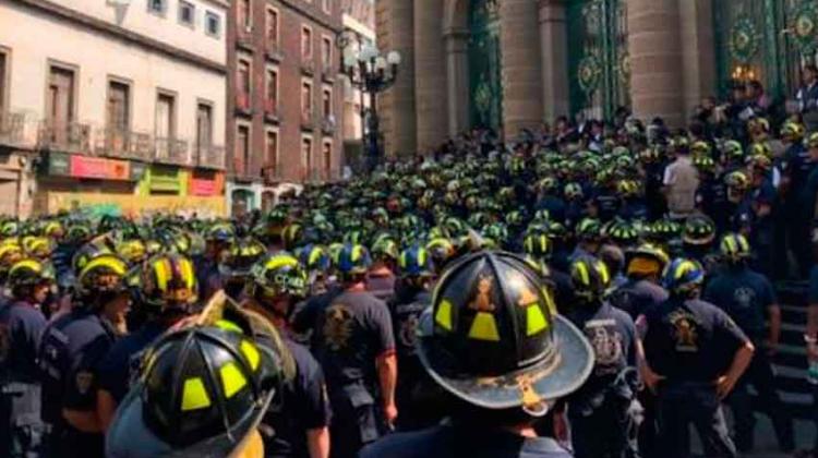 Bomberos de México Protestan contra diputados de Morena