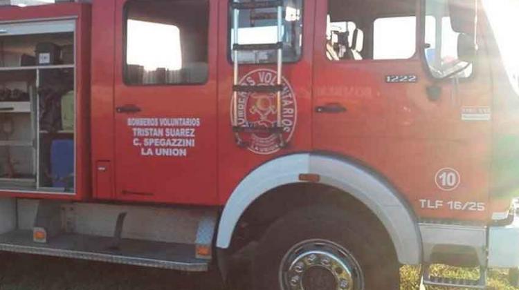 Ataque a bomberos cuando llegaban a apagar un incendio Ataque a bomberos cuando llegaban a apagar un incendio