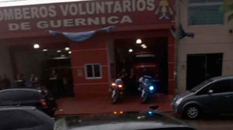 Allanan el cuartel de bomberos de Guernica tras las denuncias Allanan el cuartel de bomberos de Guernica tras las denuncias