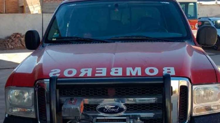 Apedrearon un móvil de bomberos Voluntarios de Centenario Apedrearon un móvil de bomberos Voluntarios de Centenario