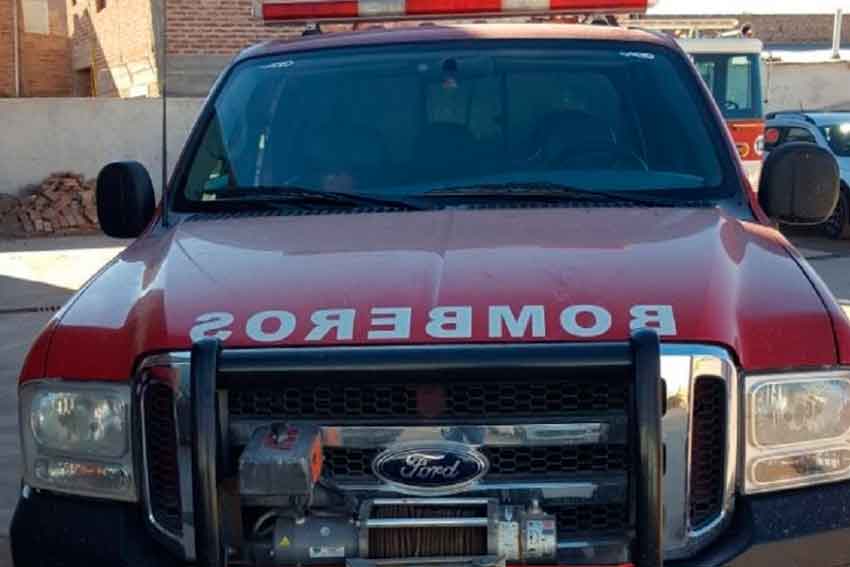 Apedrearon un móvil de bomberos Voluntarios de Centenario