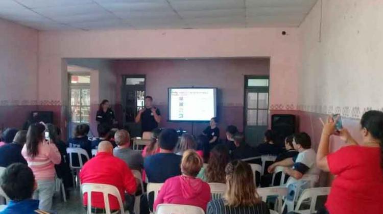 Bomberos Voluntarios brindaron un curso de RCP Bomberos Voluntarios brindaron un curso de RCP