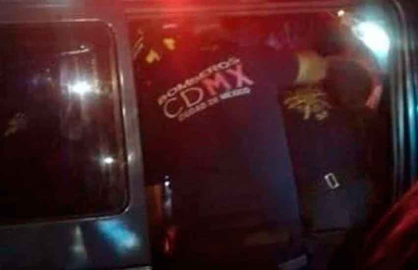 Bomberos ayudan al nacimiento de un bebé en un automóvil