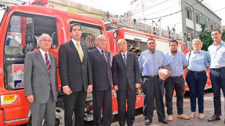 Bomberos Voluntarios del Paraguay recibió carros hidrantes Bomberos Voluntarios del Paraguay recibió carros hidrantes