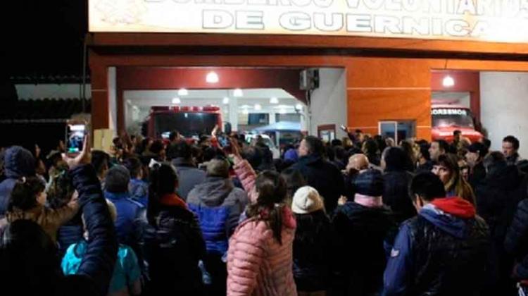 Bomberos Voluntarios de Guernica se autoacuartelaron