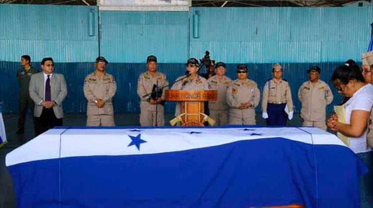 Con honores fue recibido el Bombero fallecido en Mexico Con honores fue recibido el Bombero fallecido en Mexico
