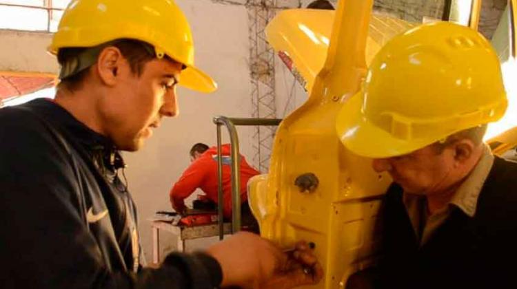 Restauran el primer camión del cuartel de Bomberos de Mercedes