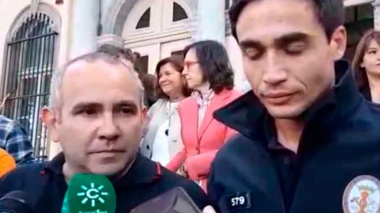 La justicia griega absuelve de todos los cargos a los tres bomberos La justicia griega absuelve de todos los cargos a los tres bomberos