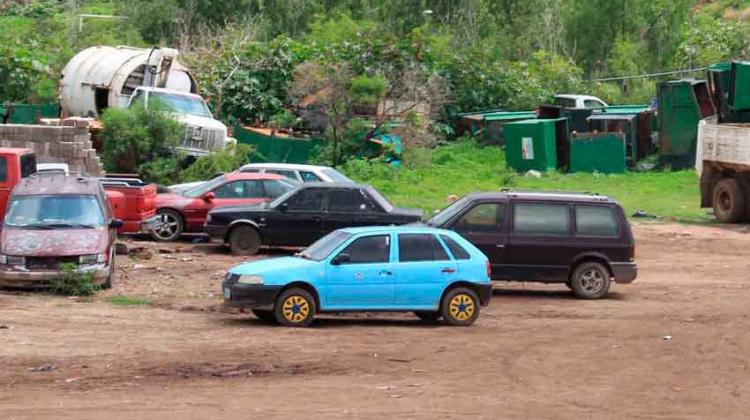 Municipio dona autos chatarra a Bomberos de Guanajuato