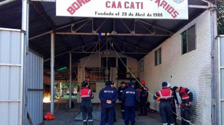 Bomberos de la región realizaron capacitación de recates con cuerdas Bomberos de la región realizan capacitación de recates con cuerdas