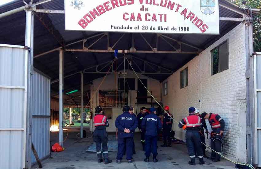 Bomberos de la región realizan capacitación de recates con cuerdas