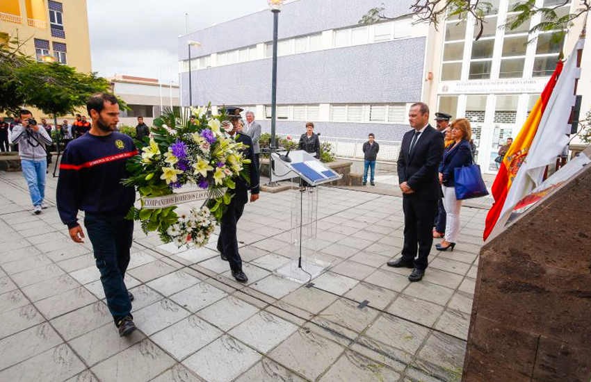 Recuerdo para los cuatro bomberos fallecidos de La Naval