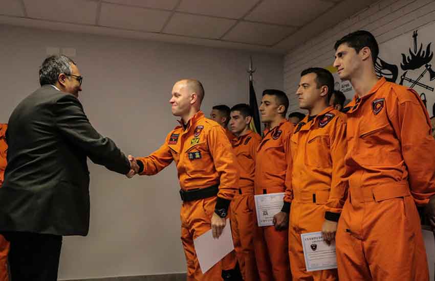 Nuevos egresados del Grupo Especial de Rescate de Bomberos
