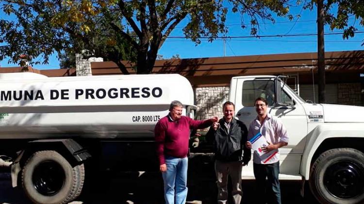 Entrega de camión cisterna a Bomberos Voluntarios de Progreso