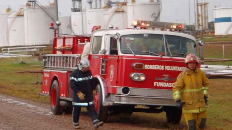 Entregan ambulancia a bomberos voluntarios de Santa Cruz