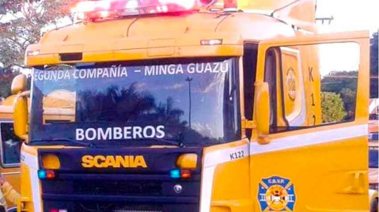 Camaristas despojan de un vehículo a bomberos