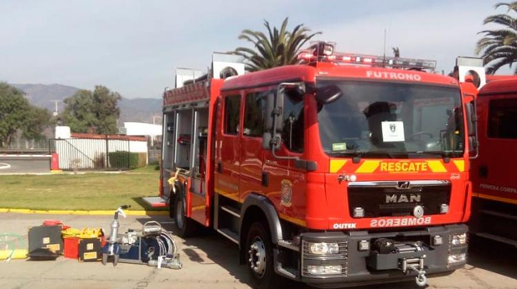 Bomberos de Futrono recibieron moderno carro Bomberos de Futrono recibieron moderno carro