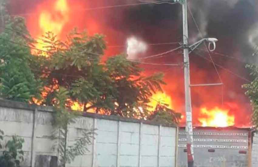 Delincuentes impiden el trabajo de los bomberos