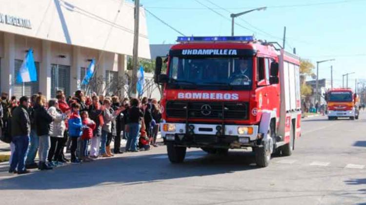 Desfile de la Federación Bonaerense en Urdampilleta