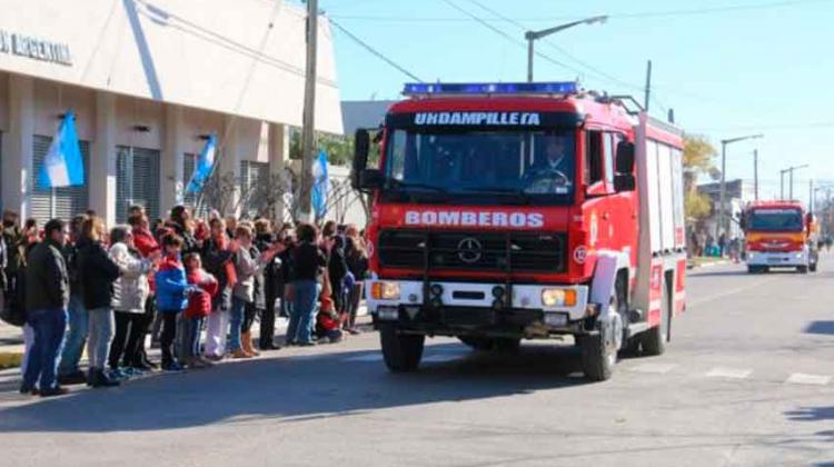 Desfile de la Federación Bonaerense en Urdampilleta Desfile de la Federación Bonaerense en Urdampilleta
