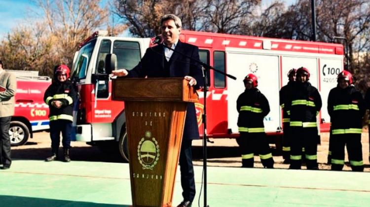 Entregaron una autobomba a Bomberos de Jáchal Entregaron una autobomba a Bomberos de Jáchal