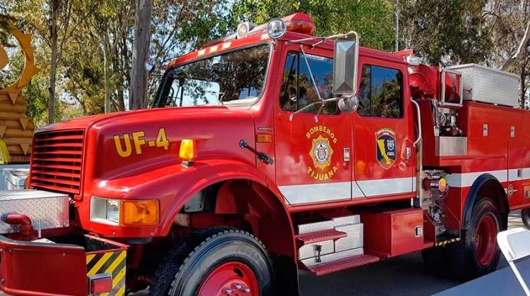 Bomberos de Tijuana recibió unidades y equipo de trabajo