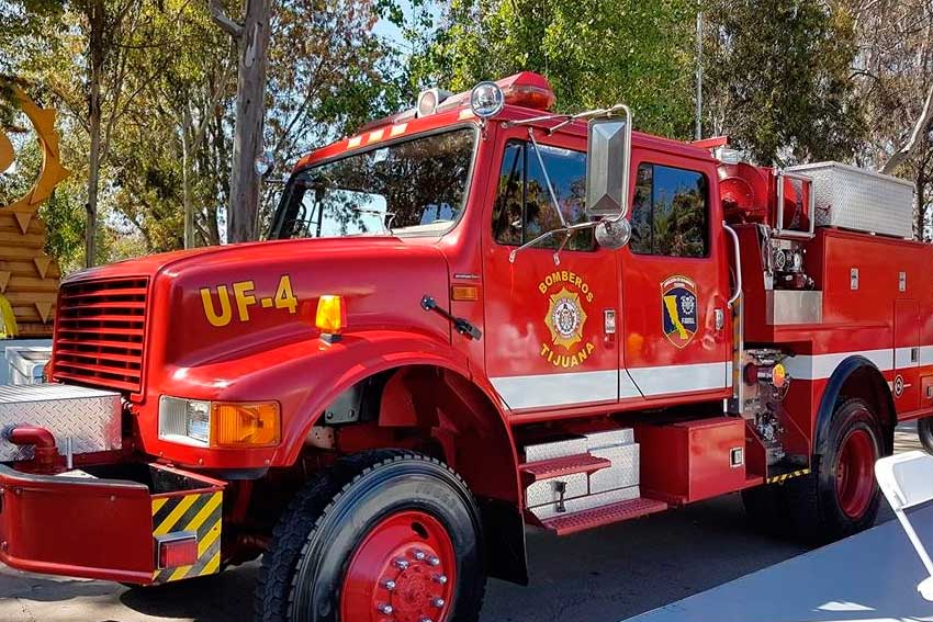 Bomberos de Tijuana recibió unidades y equipo de trabajo