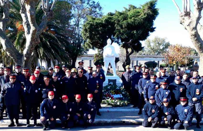 Bomberos Voluntarios rindieron homenaje a sus camaradas ausentes