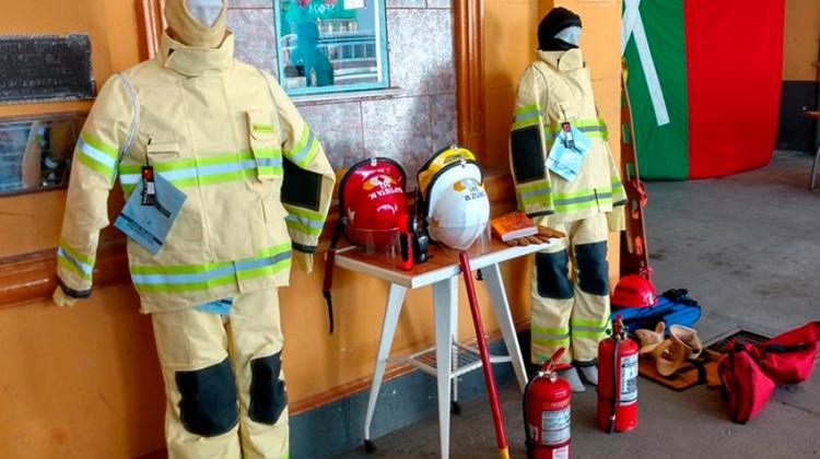 Indumentaria contra incendios para Bomberos de Coronda Indumentaria contra incendios para Bomberos de Coronda