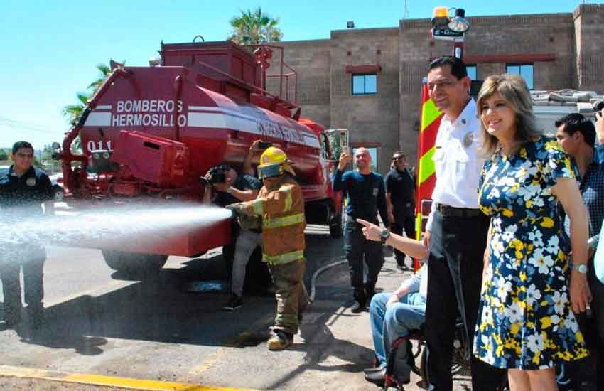 Entregan a Bomberos de Hermosillo unidades y equipamiento