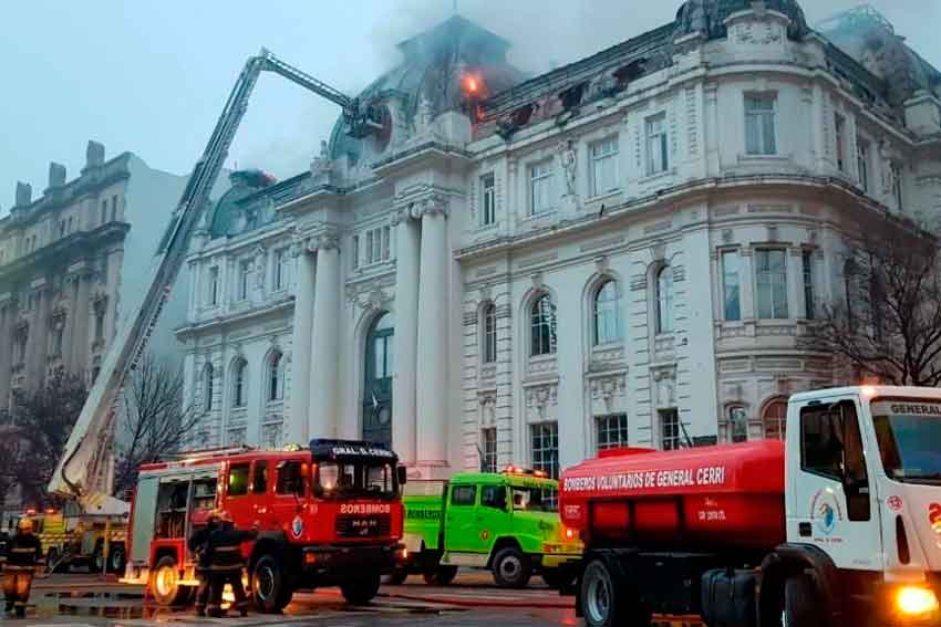 Incendio en la sede del Banco Nación de Bahía Blanca