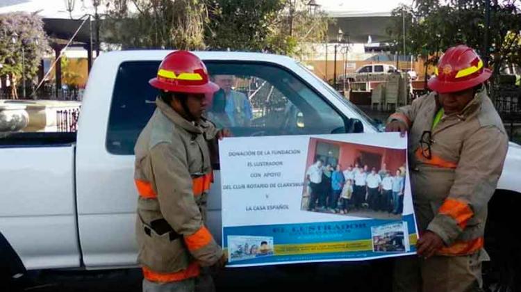 Fundación entrega donativo de ambulancia para Bomberos Voluntarios