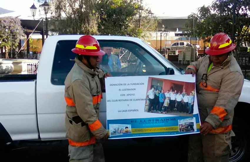 Fundación entrega donativo de ambulancia para Bomberos Voluntarios