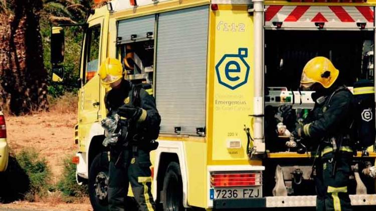 Dos bomberos son atendidos tras un incendio en un negocio Dos bomberos son atendidos tras un incendio en un negocio