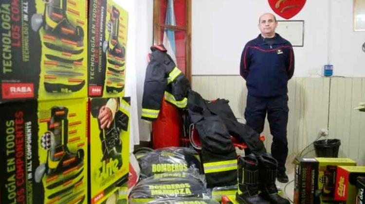 Entregaron equipos a los Bomberos de la zona Sur Entregaron equipos a los Bomberos de la zona Sur