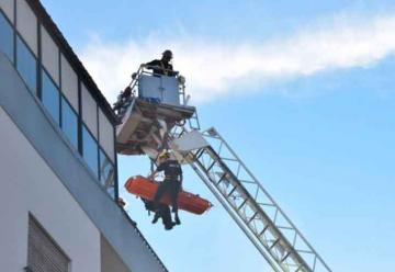 Bomberos realizó un simulacro de rescate en altura