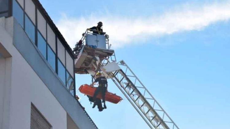 Bomberos realizó un simulacro de rescate en altura Bomberos realizó un simulacro de rescate en altura
