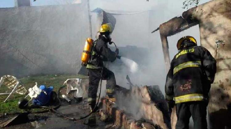 Corren a piedrazos a los Bomberos Voluntarios en Ramallo